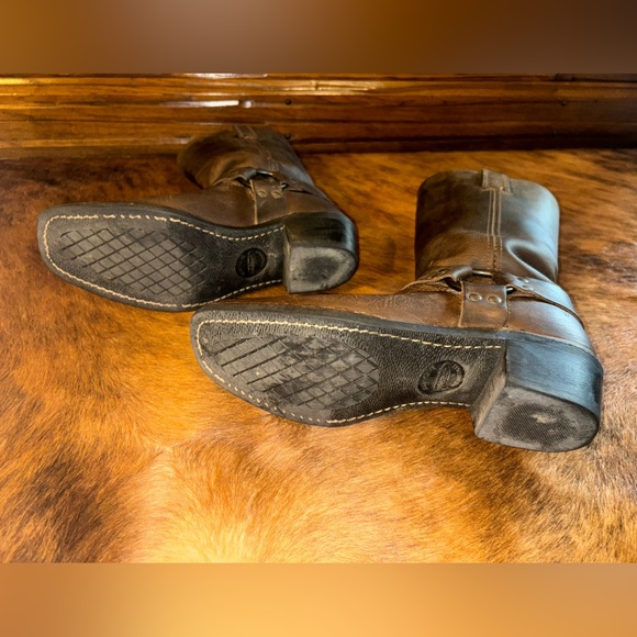 **SOLD** Frye Moto Boots WORN ONCE Size 8 - Picture 5 of 6